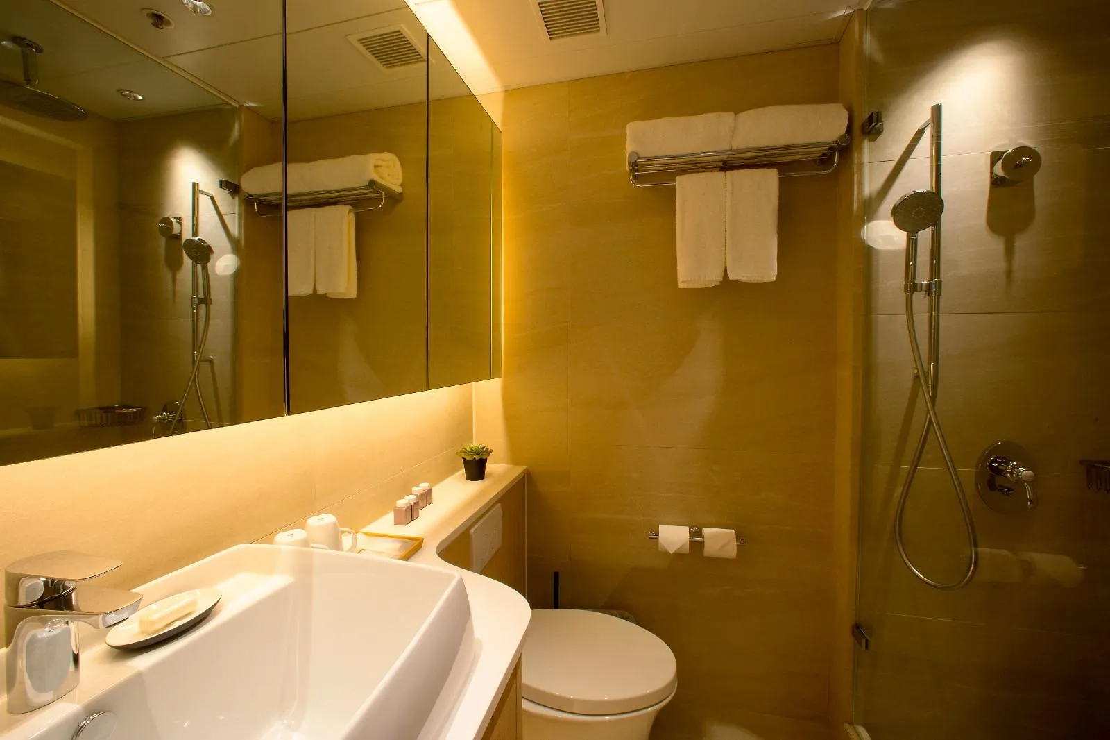 Cm+ Hotels And Serviced Apartments Hongkong 4*,